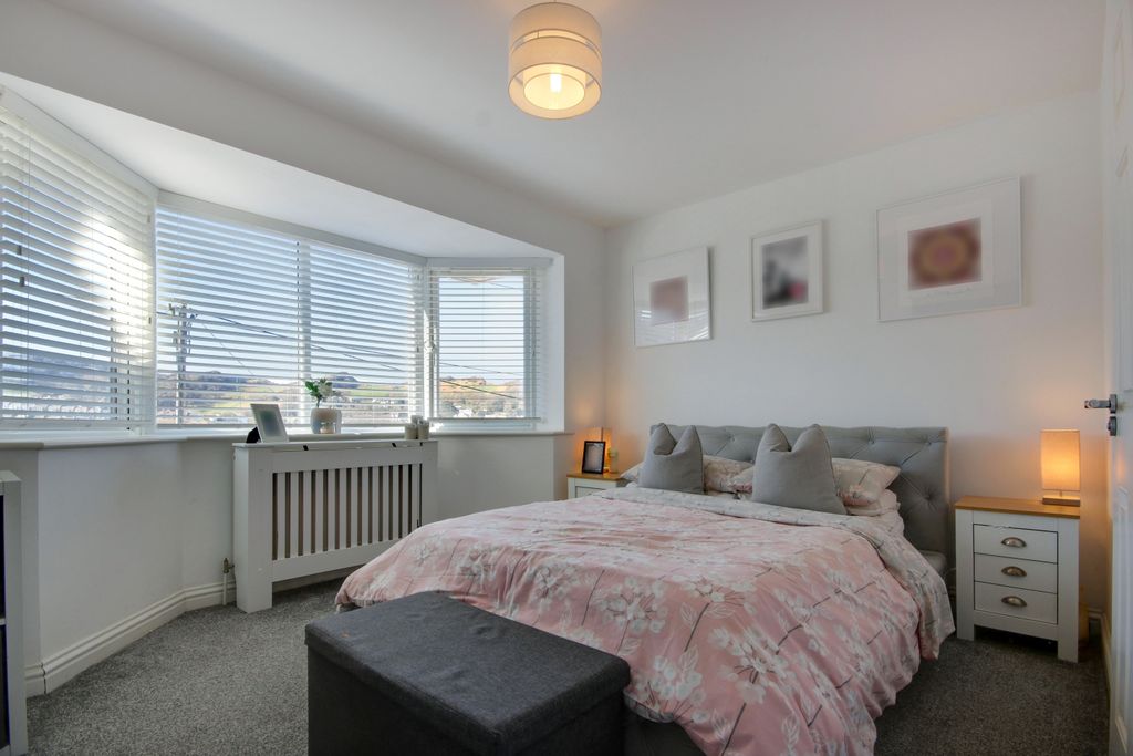 Property photo 2 of 16 Img_5572-Img_5574