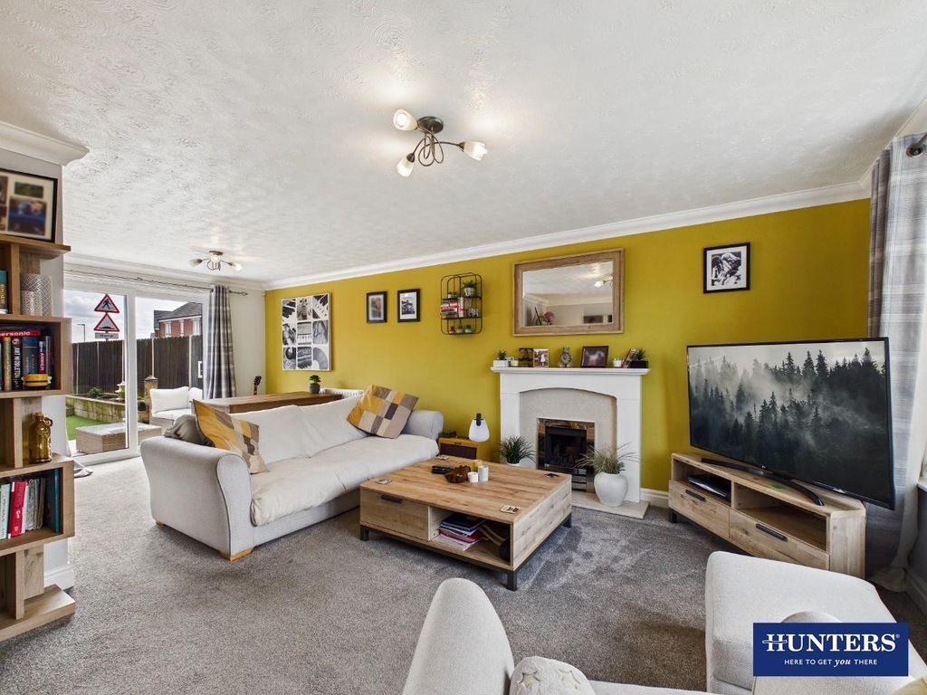 Property photo 2 of 22 Living/Dining Room