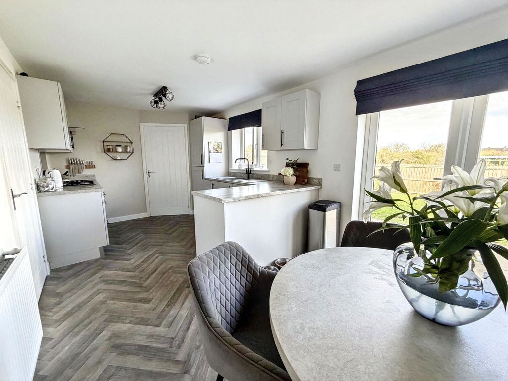 Property photo 3 of 31