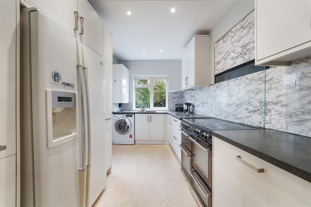 Property photo 3 of 14 Oaks Way, 34 (10).Jpg