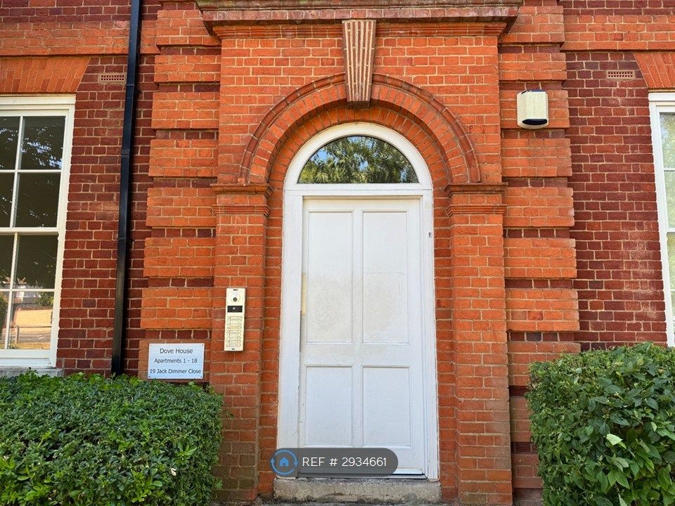 Property photo 2 of 28