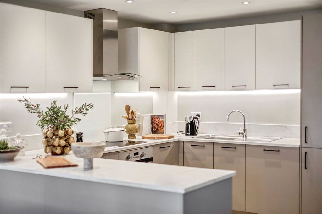 Property photo 3 of 10 Kitchen