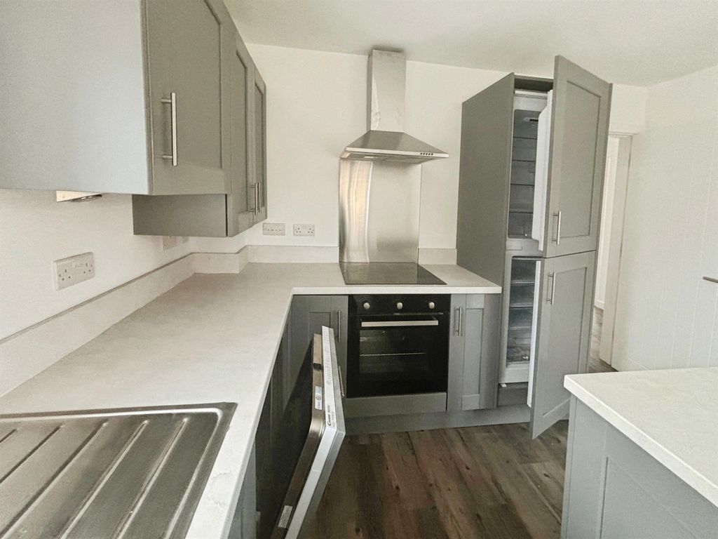 Property photo 2 of 25