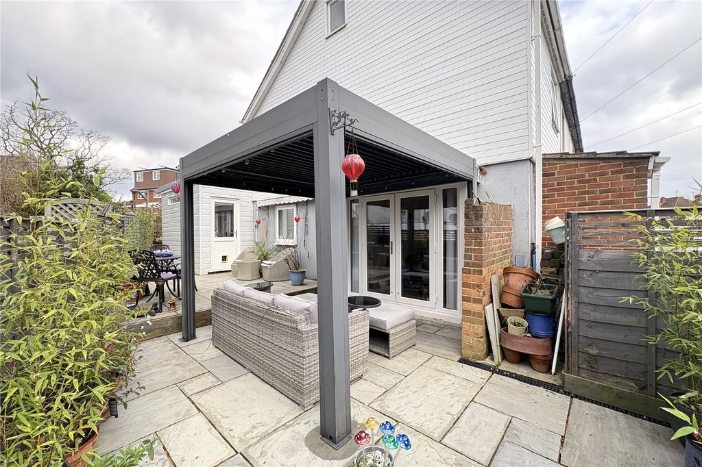 Property photo 2 of 19 Picture No. 16