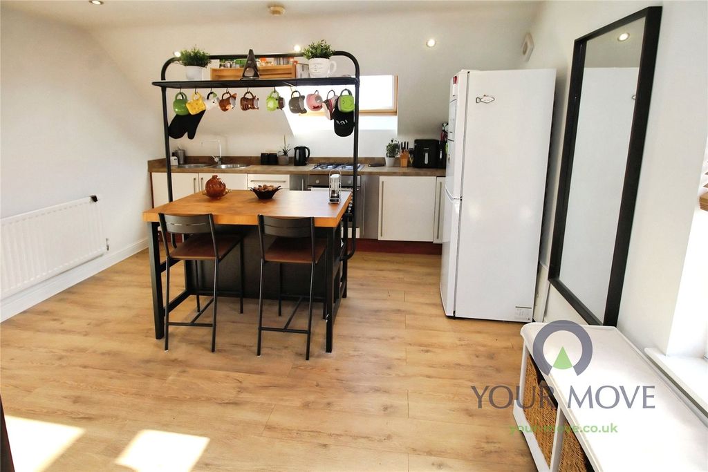 Property photo 3 of 9 Lounge/Kitchen