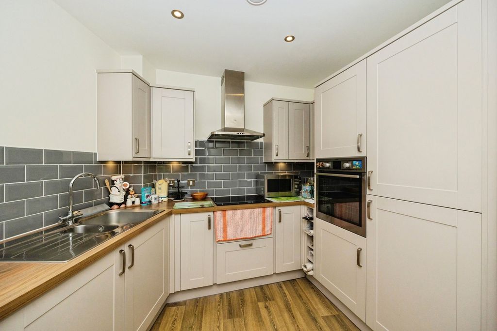 Property photo 2 of 16 Photo
