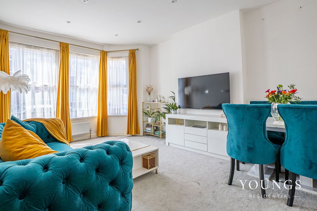 Property photo 2 of 28