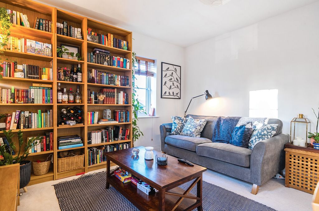 Property photo 2 of 18 1382761-12-691B41...