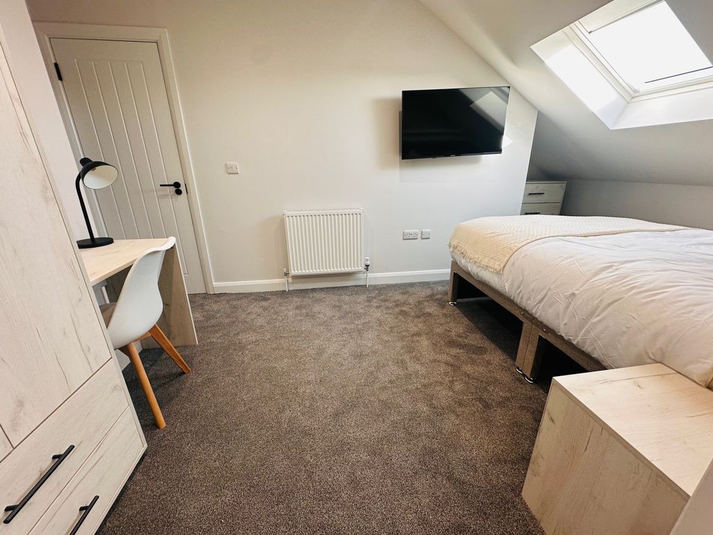 Property photo 2 of 16 Image