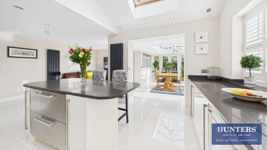 Property photo 2 of 26 Kitchen/Living Area