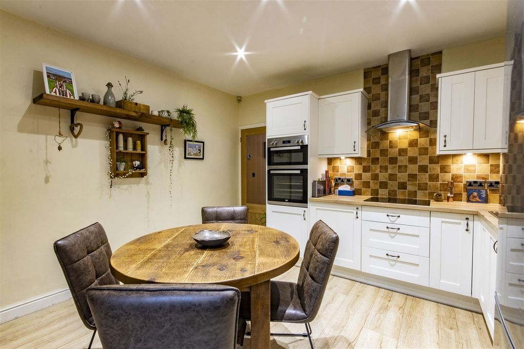 Property photo 2 of 18 Kitchen/Diner