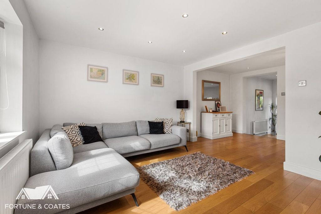 Property photo 3 of 20 Hansellsmead_15.Jpg