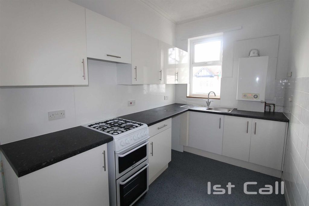 Property photo 3 of 6 Kitchen