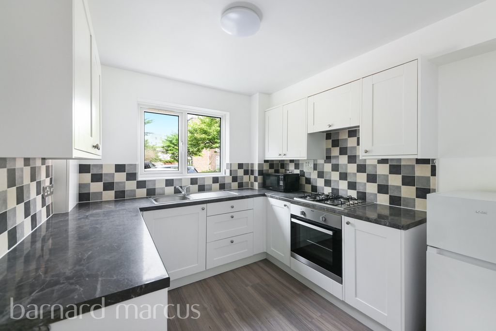 Property photo 2 of 7 Kitchen