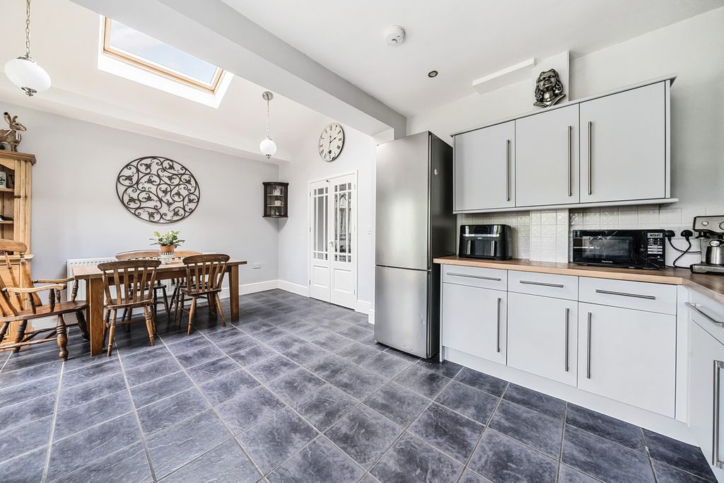 Property photo 3 of 20