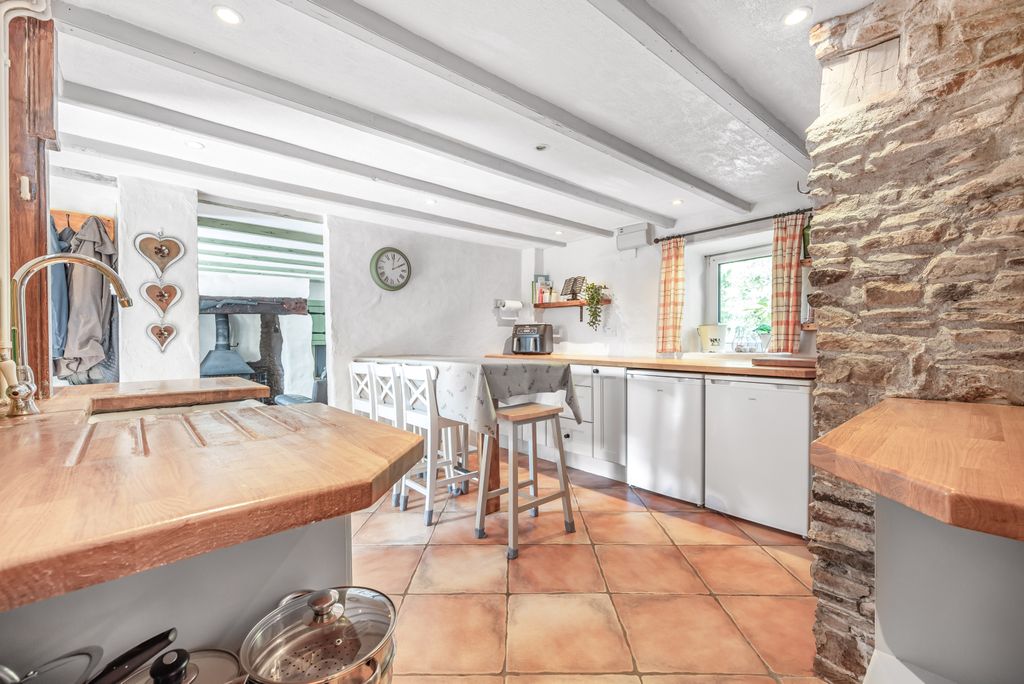 Property photo 3 of 28 Kitchen/Dining Room