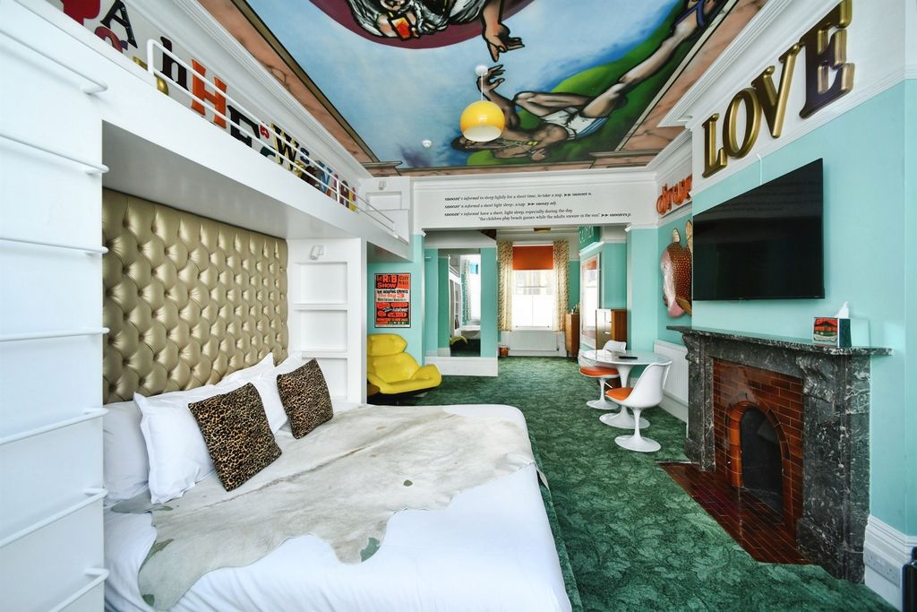 Property photo 3 of 17