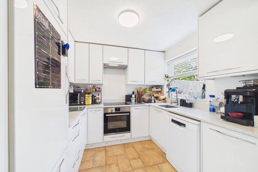 Property photo 2 of 9 Picture No. 14