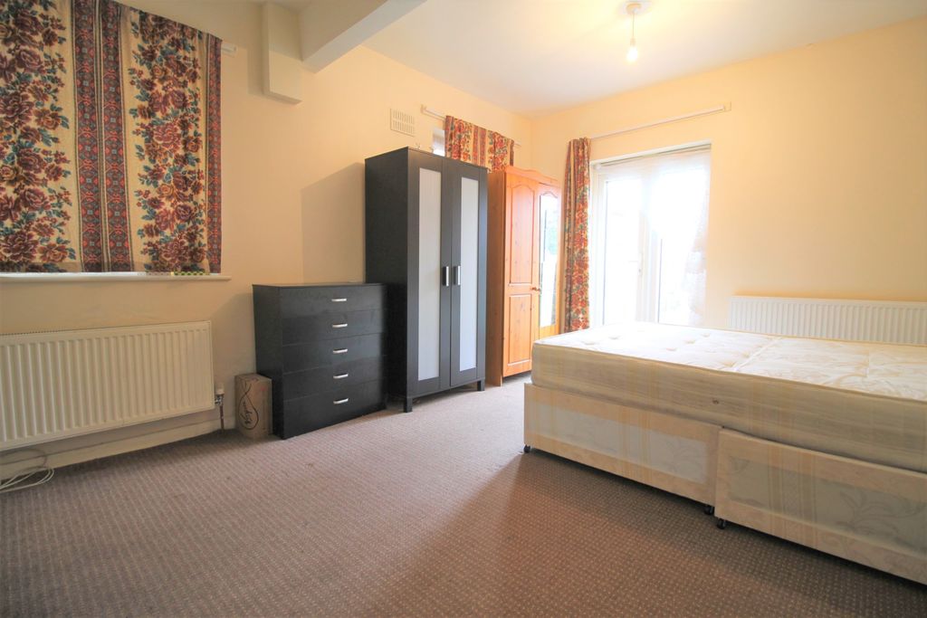 Property photo 1 of 3