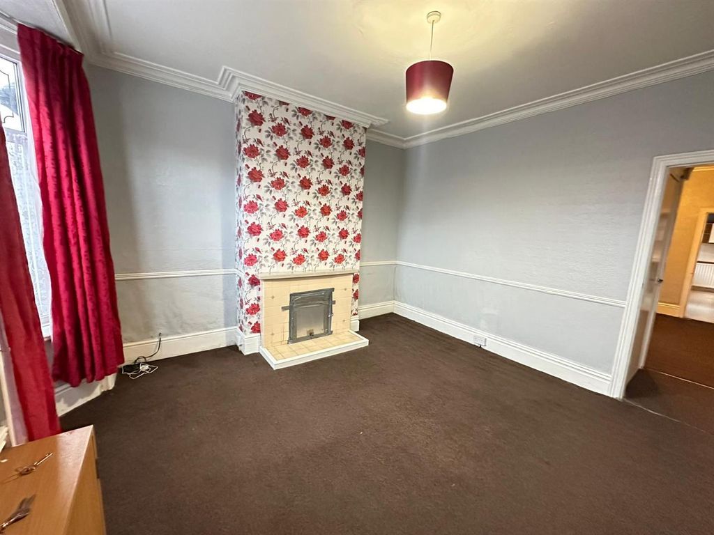 Property photo 3 of 8 34 Dudley Road East-3.Jpg