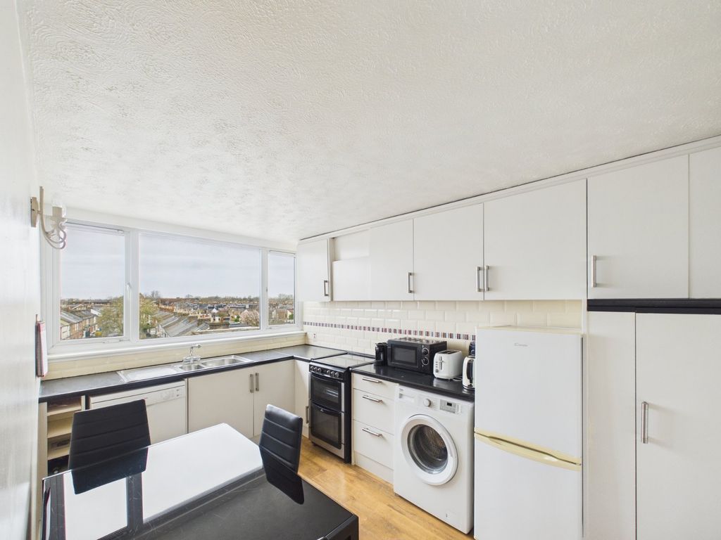 Property photo 2 of 9 Kitchen