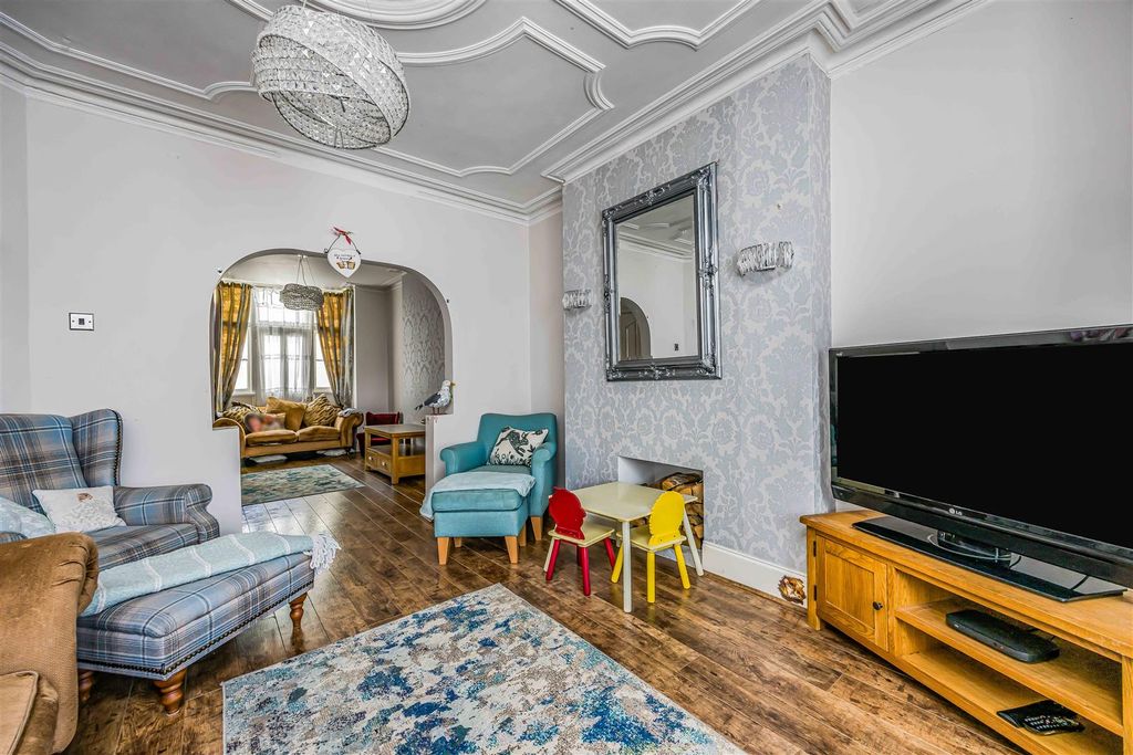 Property photo 3 of 23 67 Gladys Avenue, Hilsea-Small-Porticomarketing-Ne