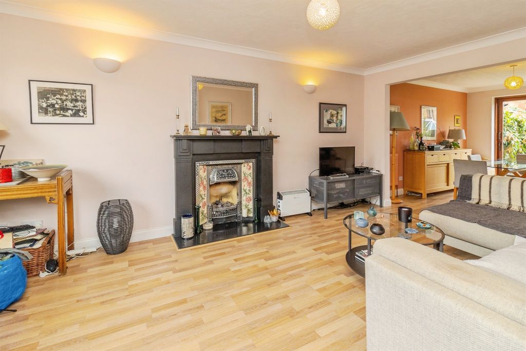 Property photo 2 of 20