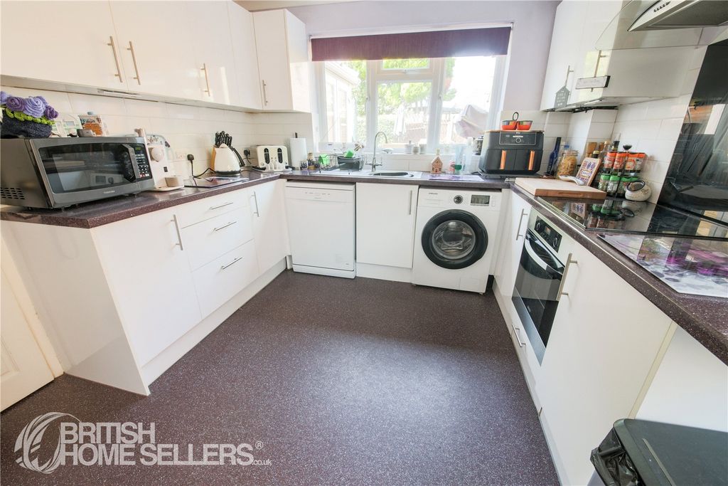Property photo 2 of 15 Picture No. 14