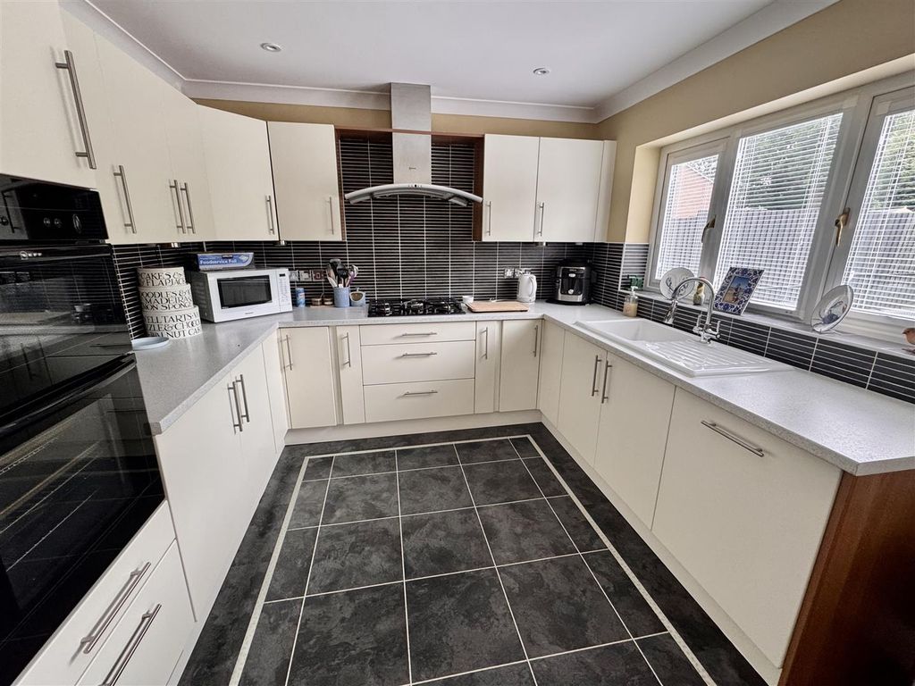Property photo 3 of 30 Kitchen
