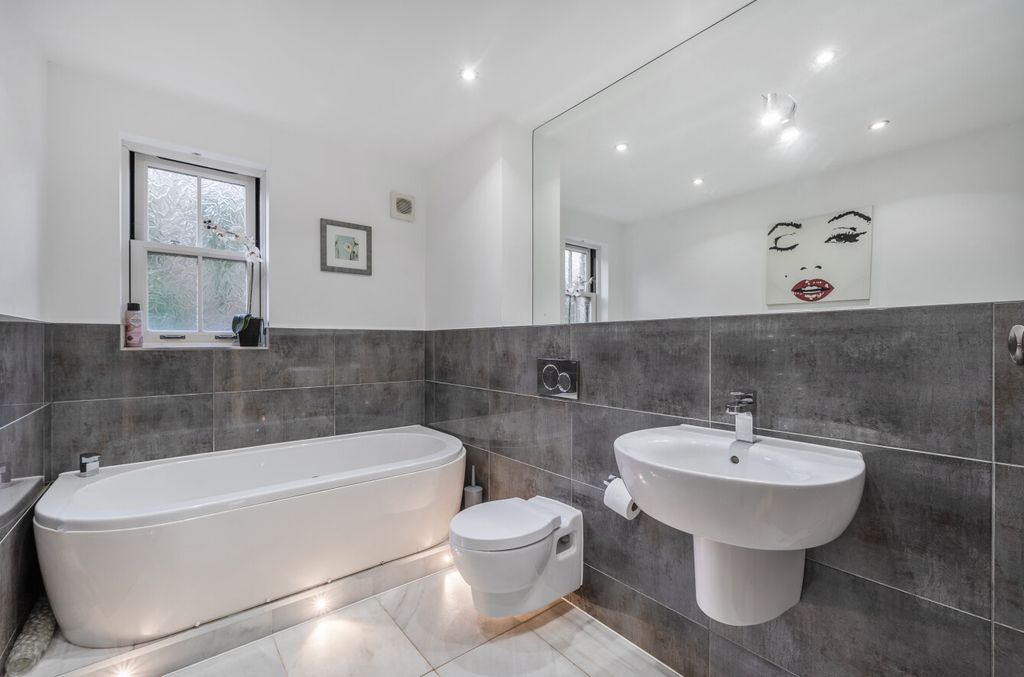 Additional image 4 of 2 bed flat for saleThe Creekside, Looe, Cornwall PL13