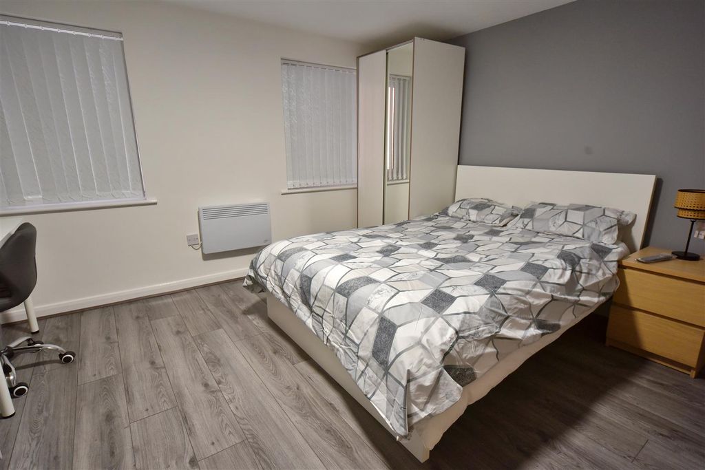Property photo 2 of 6 165Ar_Room07_02.Jpg