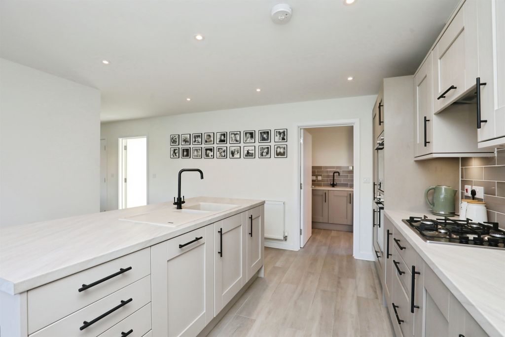 Property photo 3 of 27