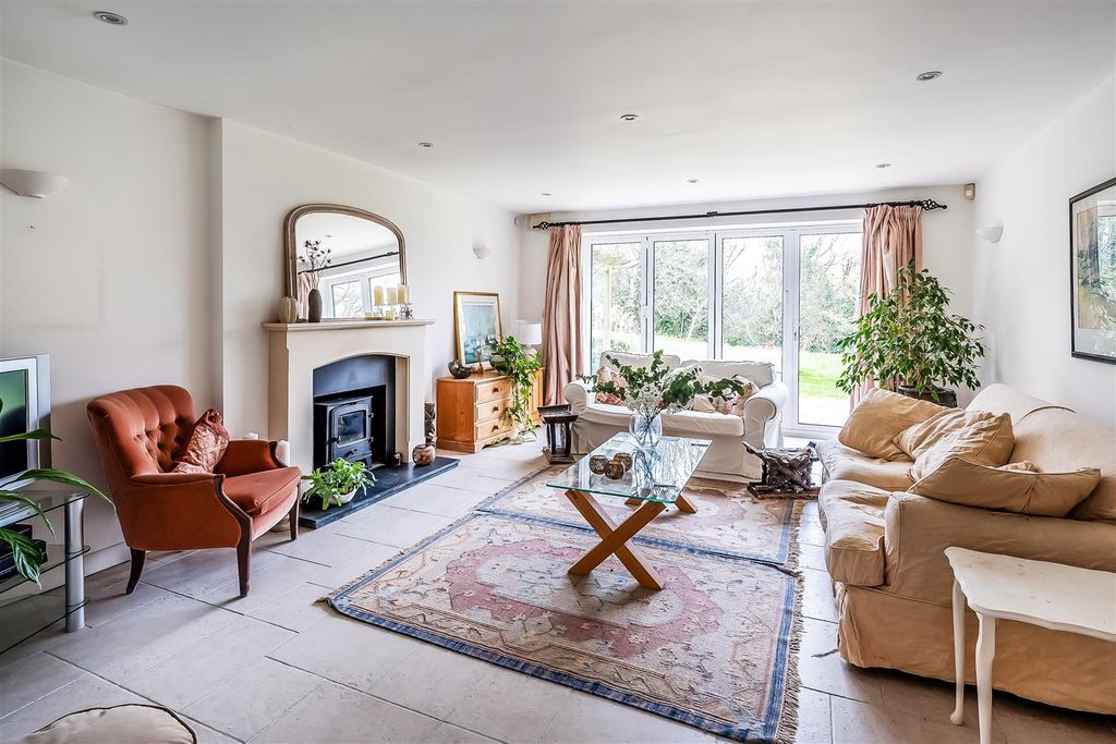 Property photo 2 of 25 12-Hurst-Close-24.Jpg