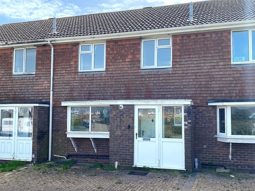 Property photo 1 of 12 2 Glebe Close - Front.Jpg