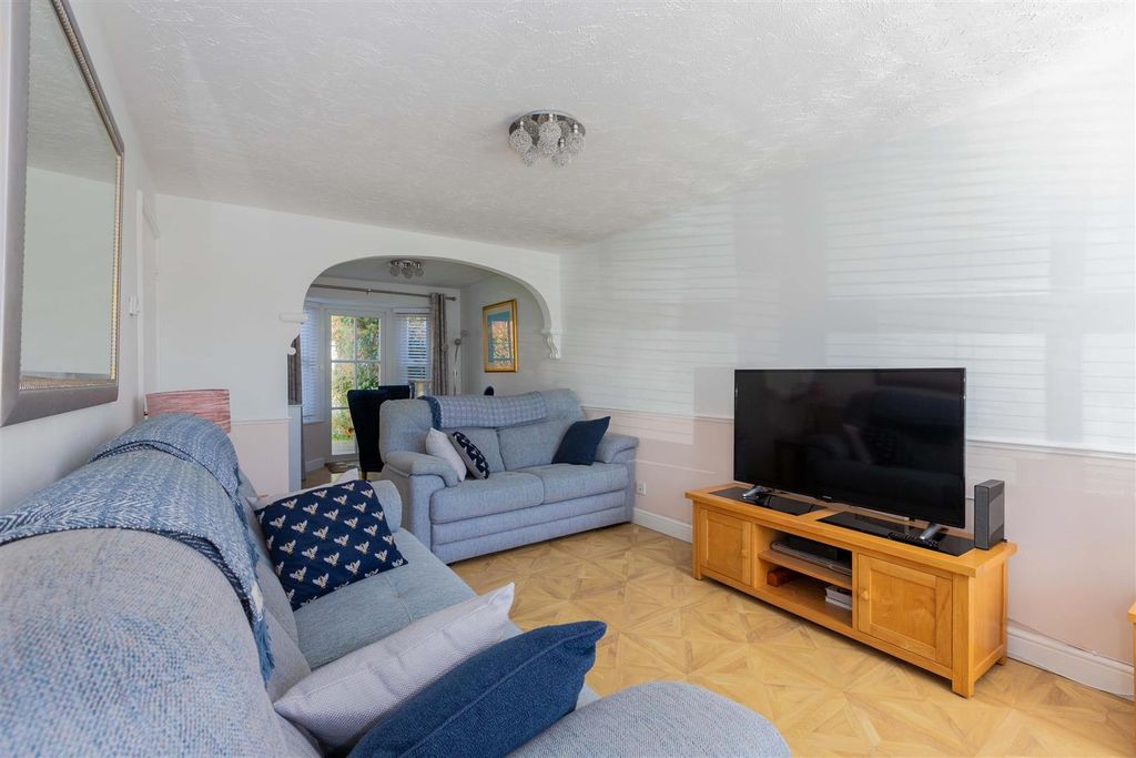 Property photo 2 of 19 51 Richards Way-8.Jpg