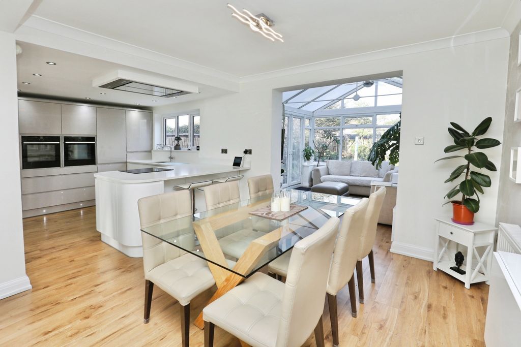 Property photo 3 of 15 Dining Area