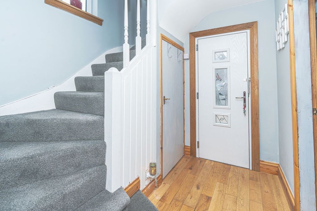 Property photo 2 of 30