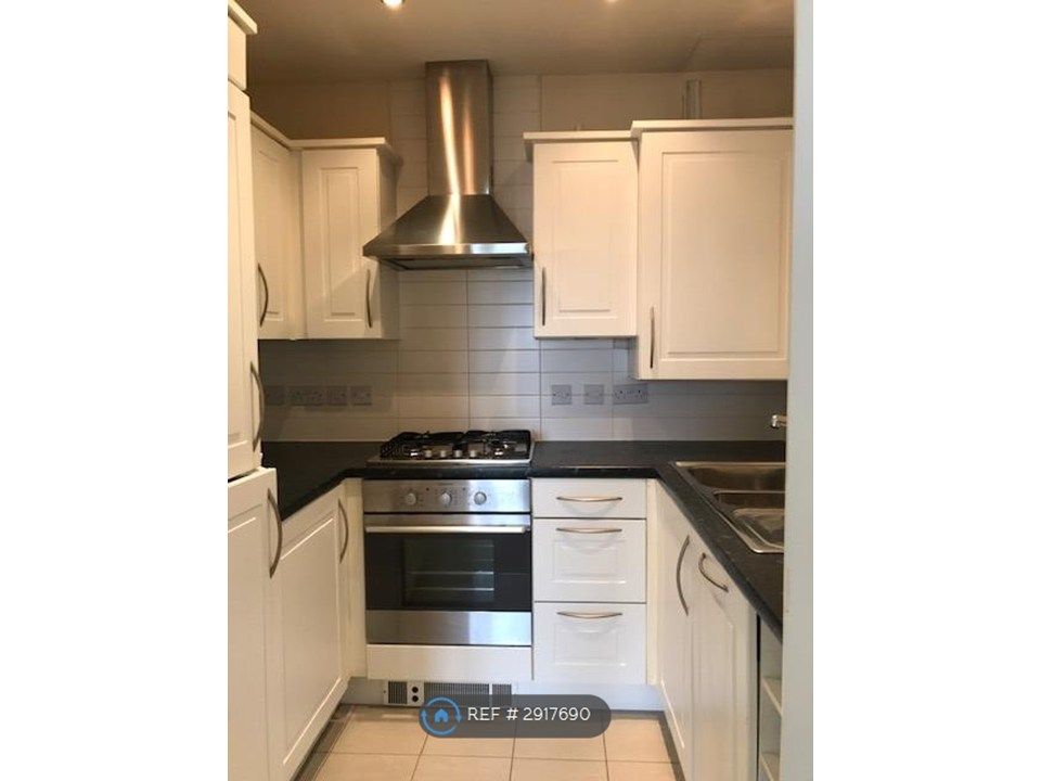 Property photo 3 of 8 Kitchen