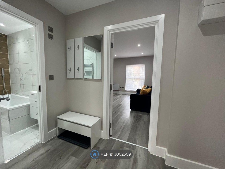 Property photo 3 of 25 Hall