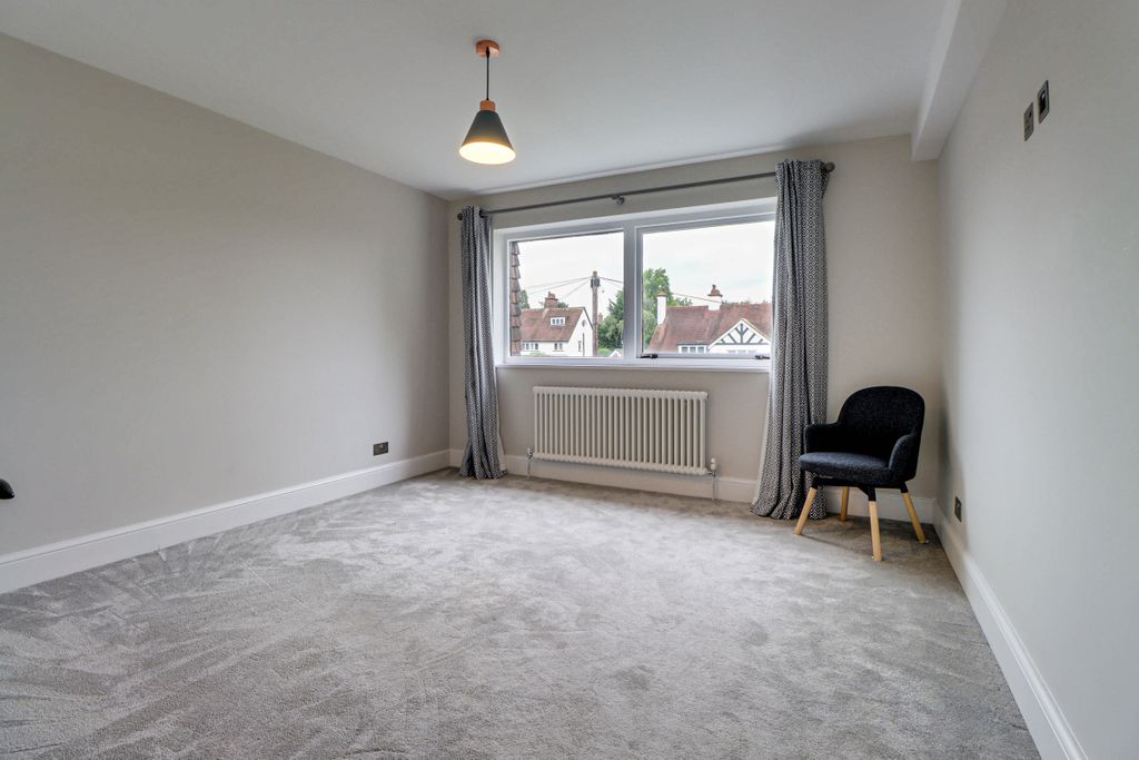 Additional image 5 of 2 bed flat for saleKirkwick Avenue, Harpenden, Hertfordshire AL5