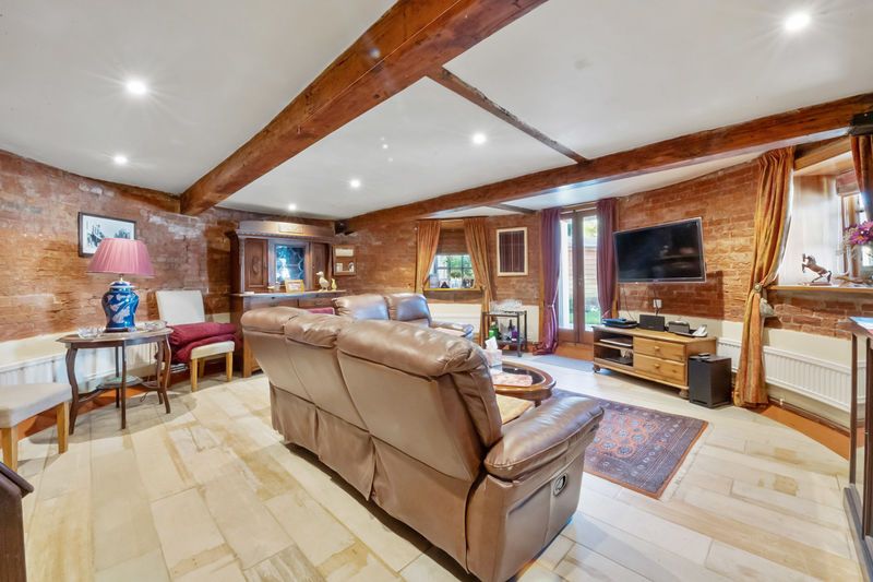 Property photo 2 of 11 Photo 9