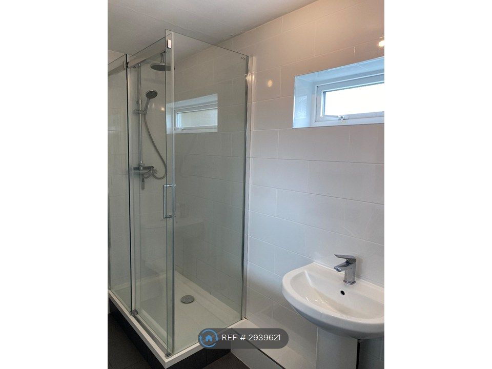 Property photo 3 of 5 Bathroom 1