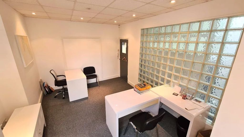 Property photo 2 of 3