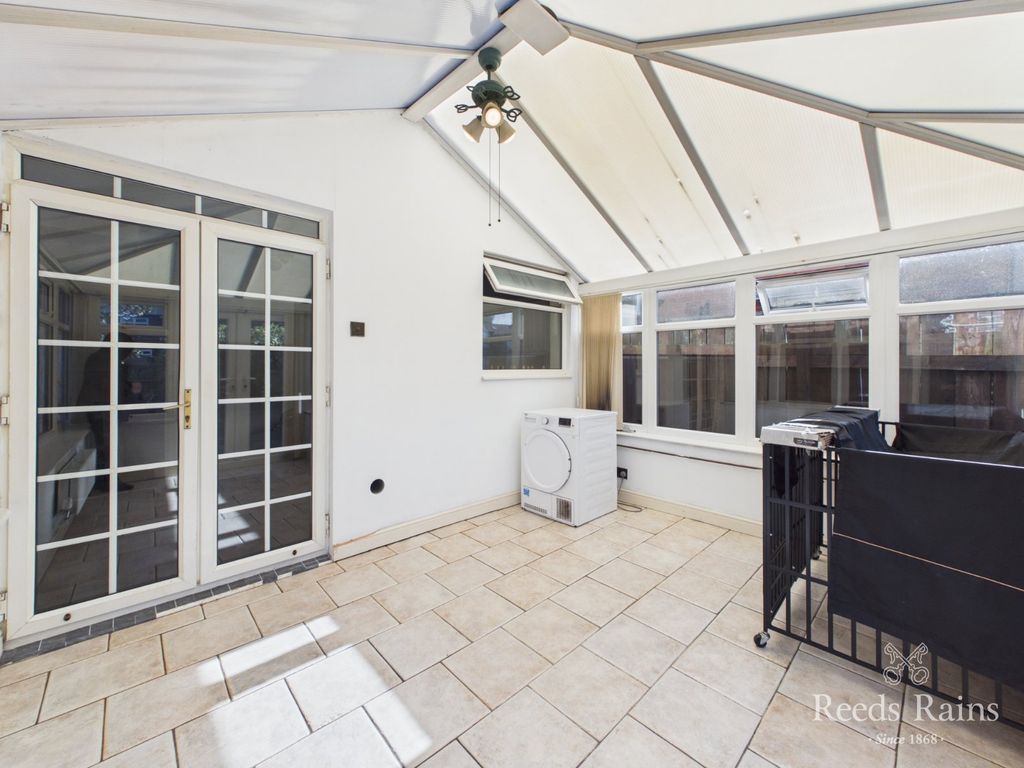 Property photo 3 of 16 Conservatory