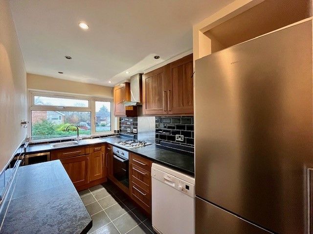 Property photo 3 of 8 Kitchen