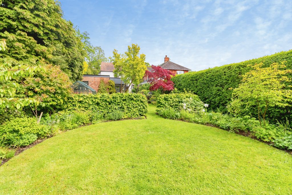 Property photo 3 of 31 Oultonroad12