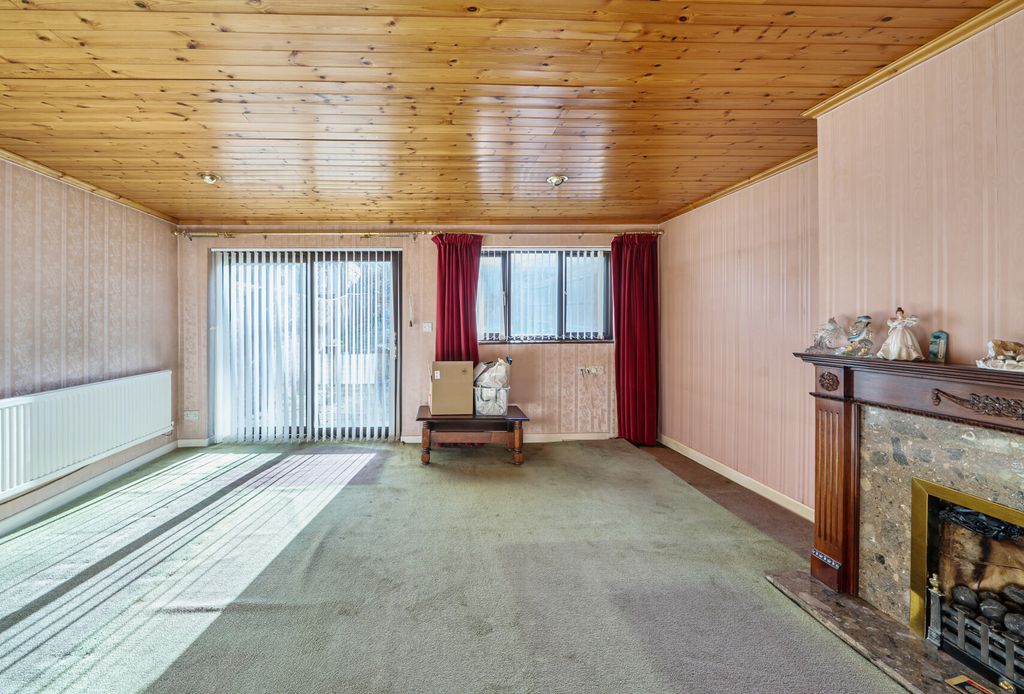 Property photo 3 of 10 1402198-7-696F87F...