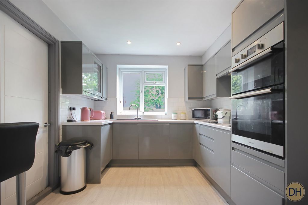 Property photo 2 of 14 Maylands