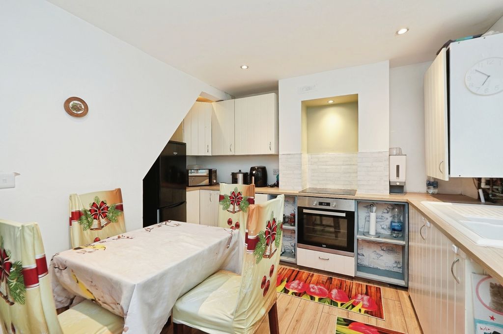 Property photo 3 of 22 Pbox-Img.Jpg
