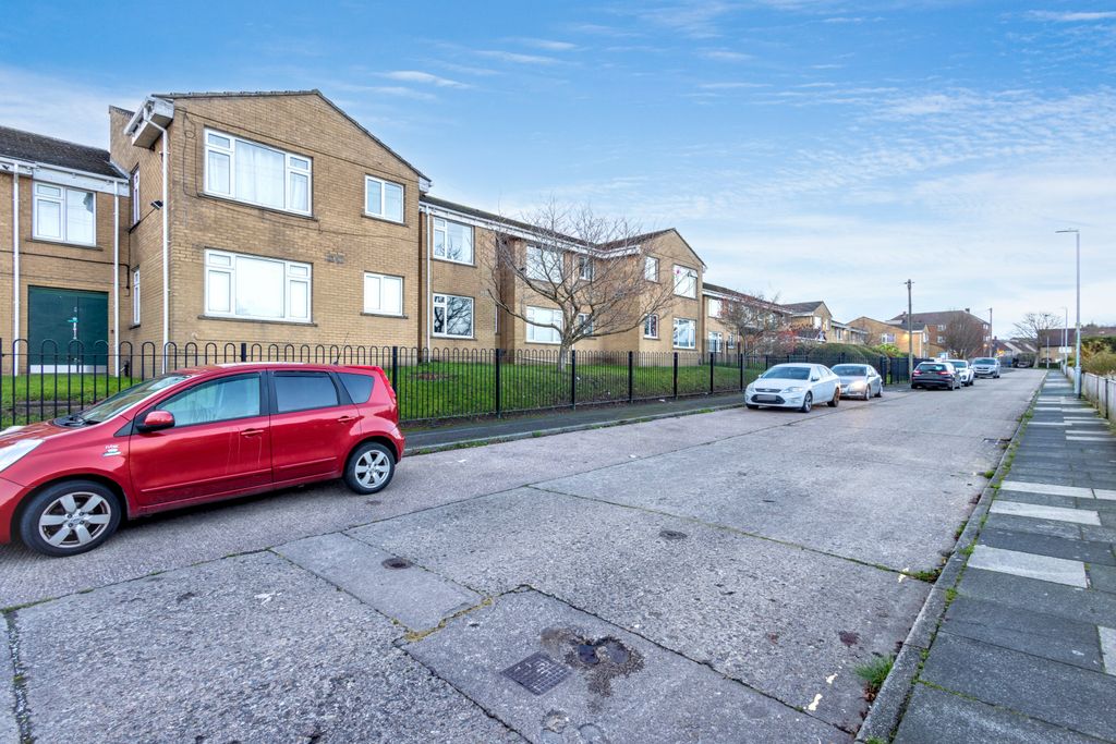 Property photo 2 of 6 Flat 48 Weavers Brook, Cumberland Close, Halifax Hx2 8Nf